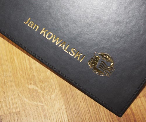 kalendarze książkowe - tłoczenie złotą folią metalizowaną